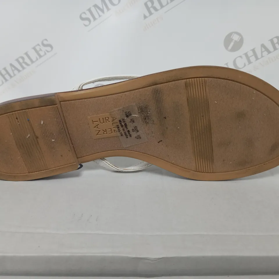 PAIR OF NATURALIZER WIDE FIT SANDALS WHITE SIZE 7