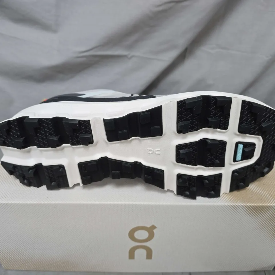 BOXED PAIR OF ON CLOUDVISTA 2 IN GLACIER/ECLIPSE - UK 9.5