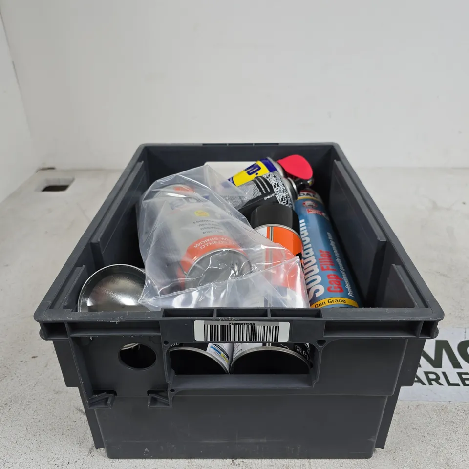 TOTE OF APPROXIMATELY 12 ASSORTED AEROSOL PRODUCTS TO INCLUDE WD 40, SILICON SHINE, BULLDOG BDX, SOUDAFOAM ETC