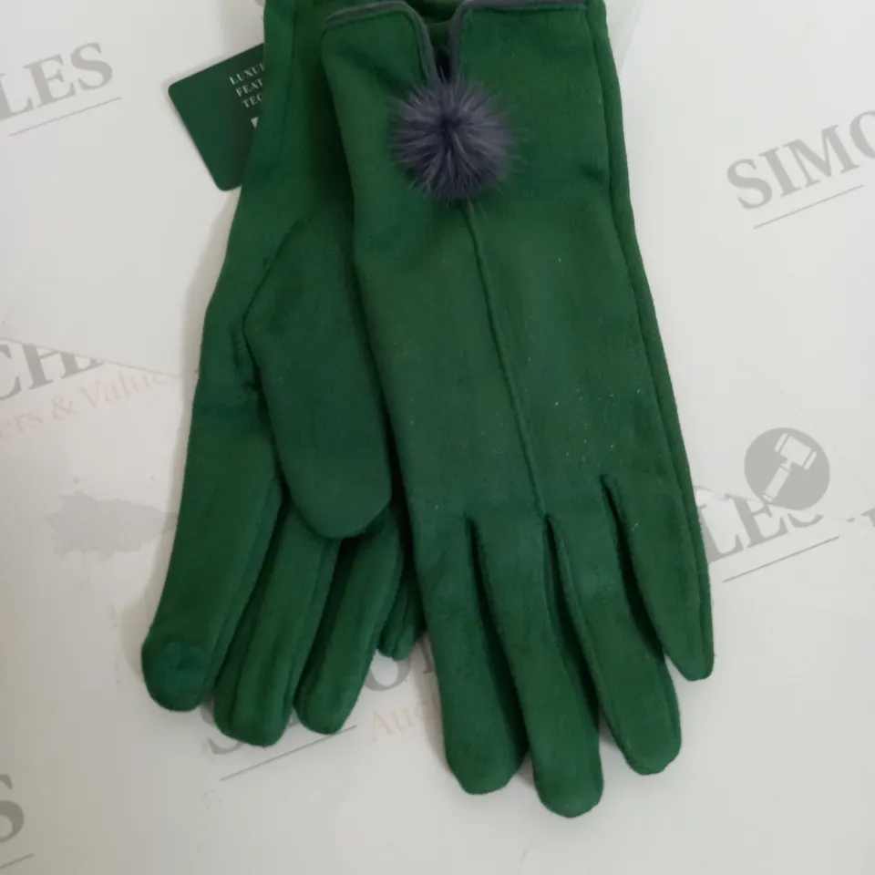 HOUSE OF TWEED GREEN SUEDE GLOVES 