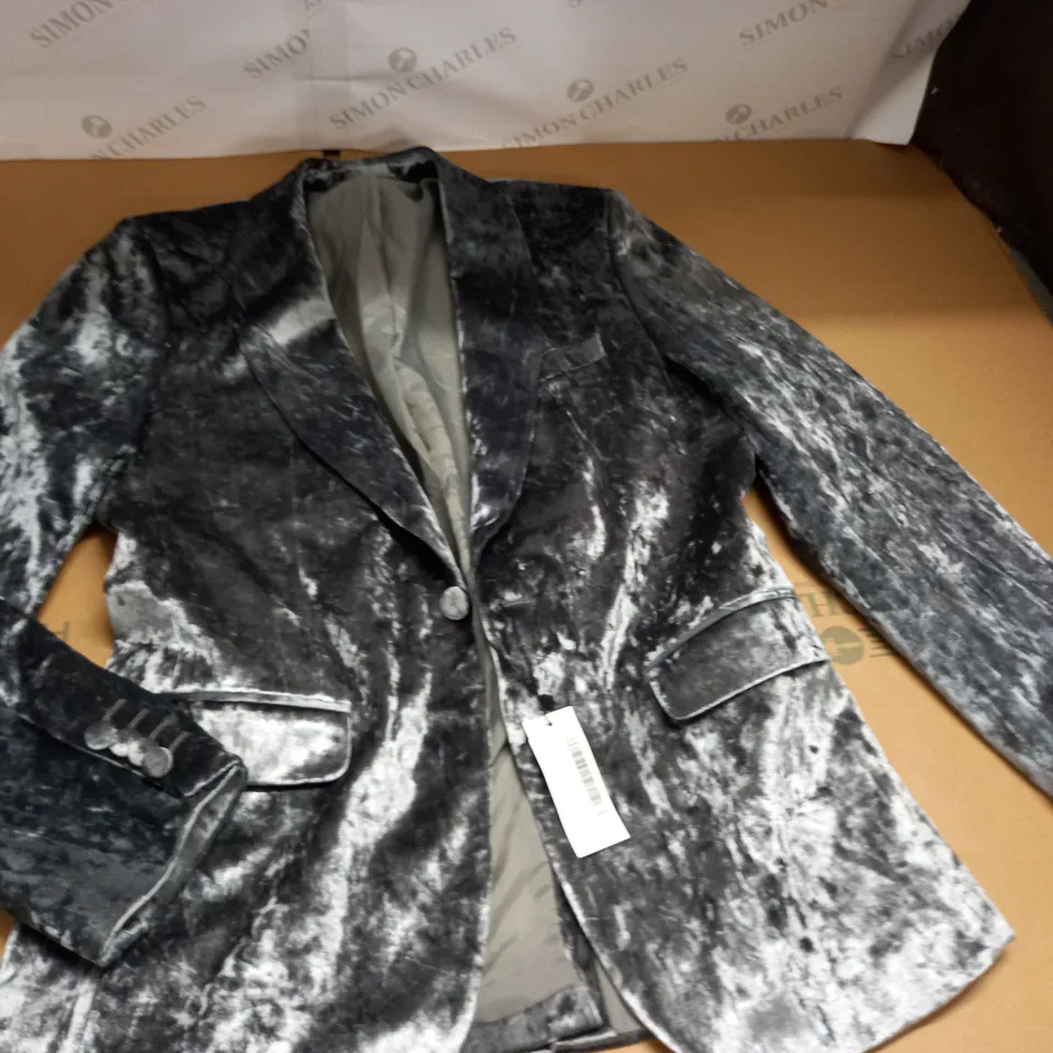 BOOHOOMAN SKINNY VELOUR SATIN SHAWL LAPEL BLAZER - 38