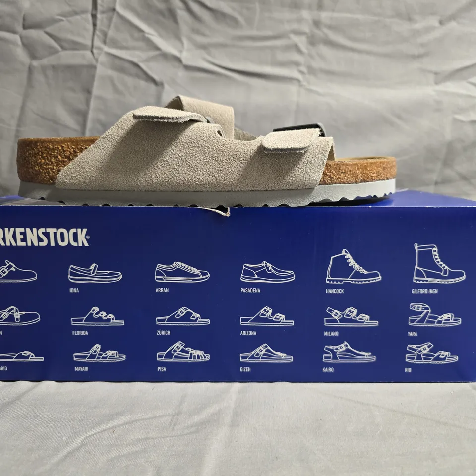BOXED PAIR OF BIRKENSTOCK ARIZONA BS SANDALS IN STONE SIZE UK 3.5
