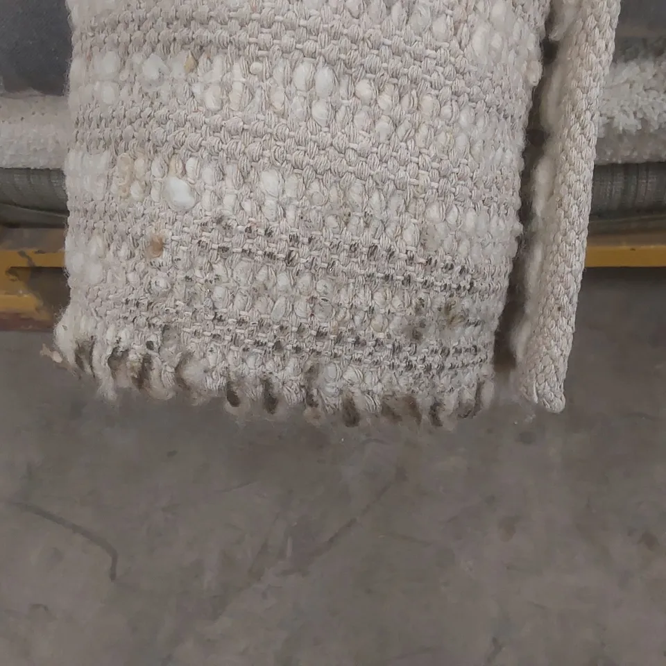 QUALITY DESIGNER AREA RUG - APPROXIMATELY 235 x 158cm