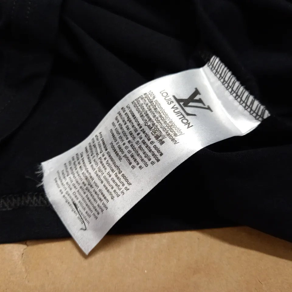LOUS VUITTON STYLE BLACK T-SHIRT - M