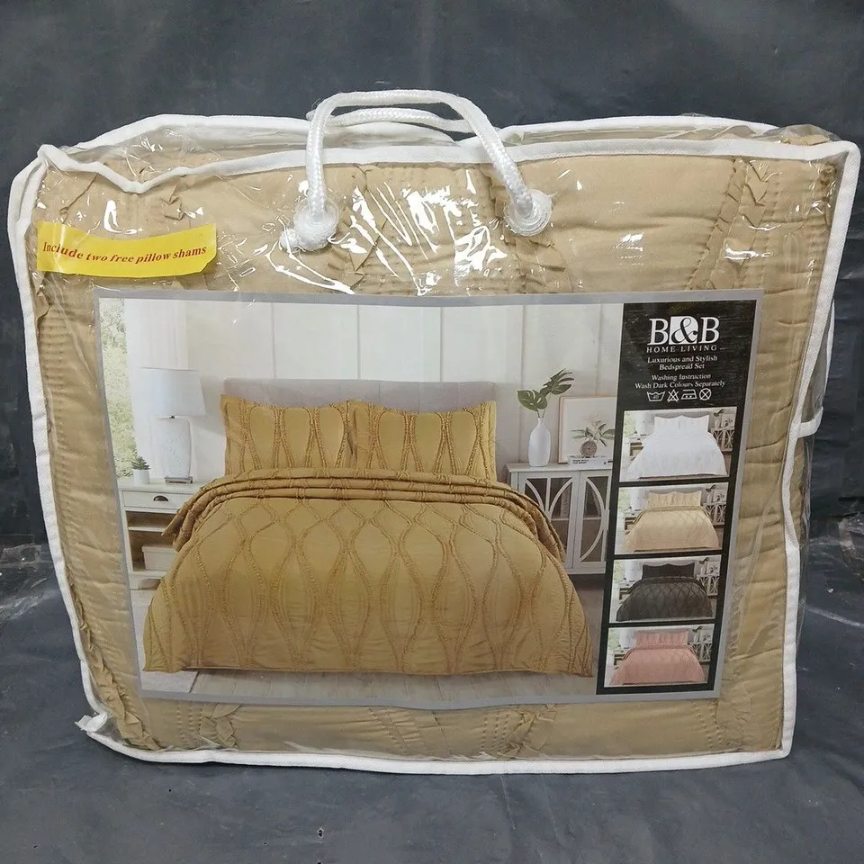 B&B HOME LIVING BED SPREAD SET - SIZE UNSPECIFIED 