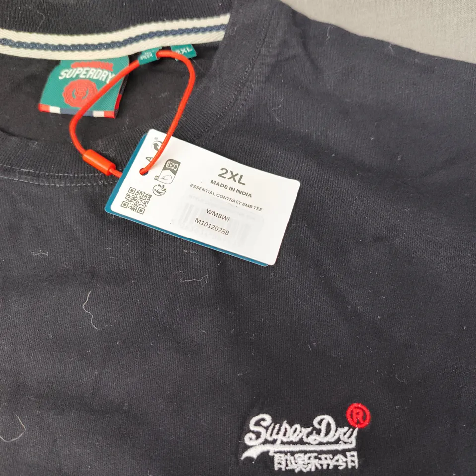 SUPERDRY ESSENTIAL CONTRAST EMB TEE – 2XL
