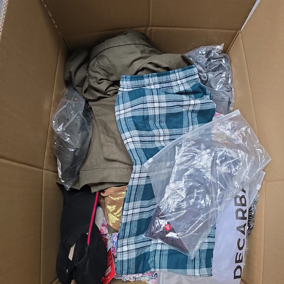 LARGE BOX OF APPROXIMATELY 20 ASSORTED CLOTHING ITEMS IN VARIOUS SIZES, STYLES AND COLOUR 