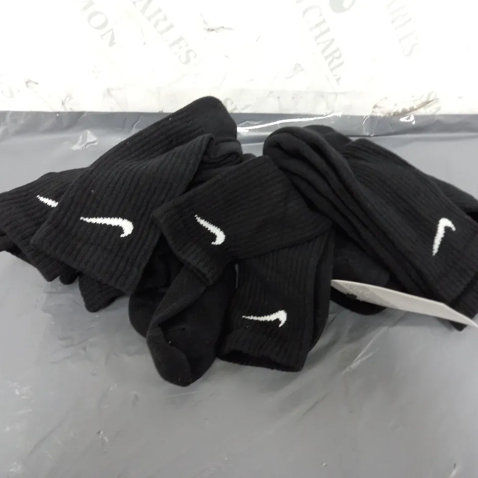 LARGE QUANTITY OF NIKE CREW SOCKS