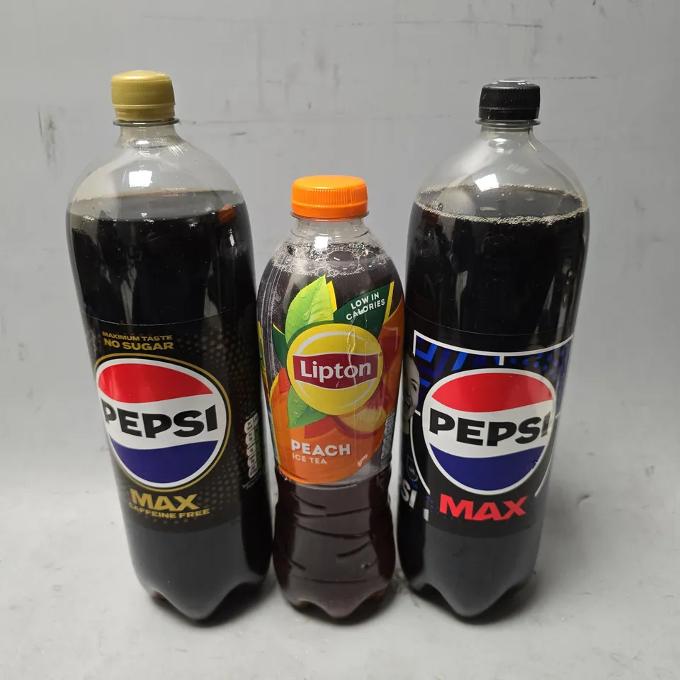 APPROXIMATELY 6 ASSORTED FOOD & DRINK ITEMS TO INCLUDE - PEPSI MAX , LIPTON PEACH ICE TEA ETC
