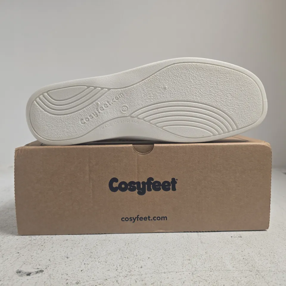 BOXED PAIR OF COSYFEET SAMMI SHOES IN MEADOW WHITE/FLORAL SIZE UK 8
