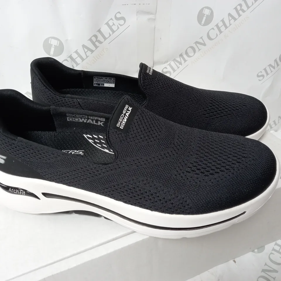 SKETCHERS GO WALK ARCH FIT TRAINERS BLACK - SIZE 7