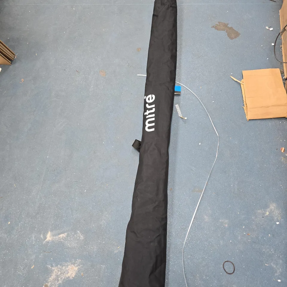 MITRE STANDARD CORNER FLAGS – WHITE, IN BLACK CARRY BAG