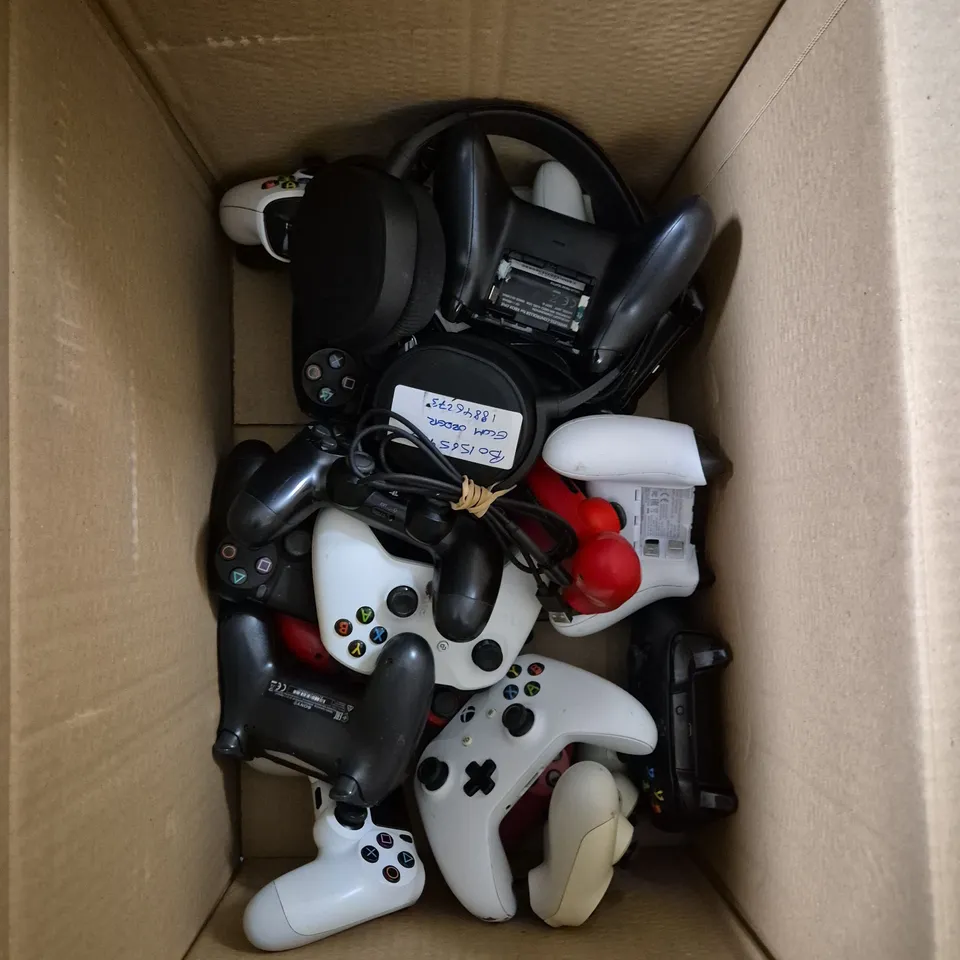 BOX OF APPROXIMATELY 10 ASSORTED GAME CONSOLE CONTROLLERS TO INCLUDE XBOX AND PLAYSTATION