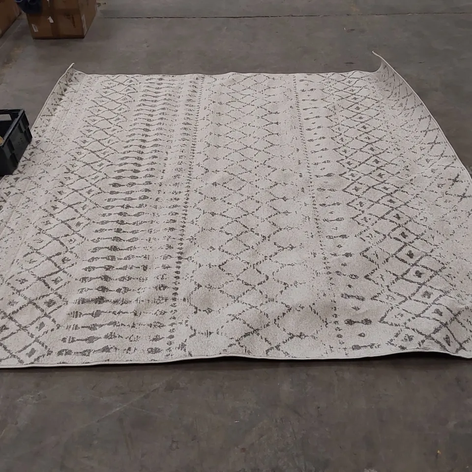 OLGA SQUARE AREA RUG IN GREY - 8' x 8'