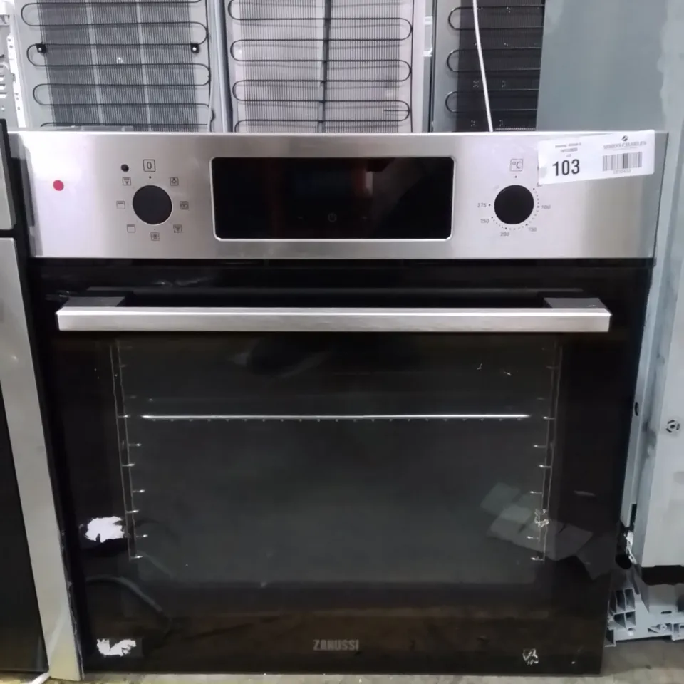 BUILT IN SINGLE OVEN //SILVER