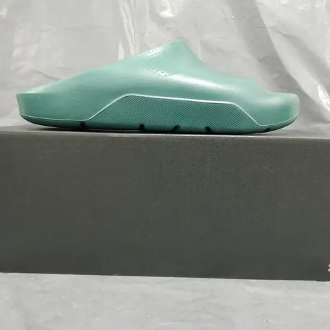 BOXED PAIR OF NIKE JORDAN POST SLIDERS IN OXIDIZED GREEN SIZE UK 9