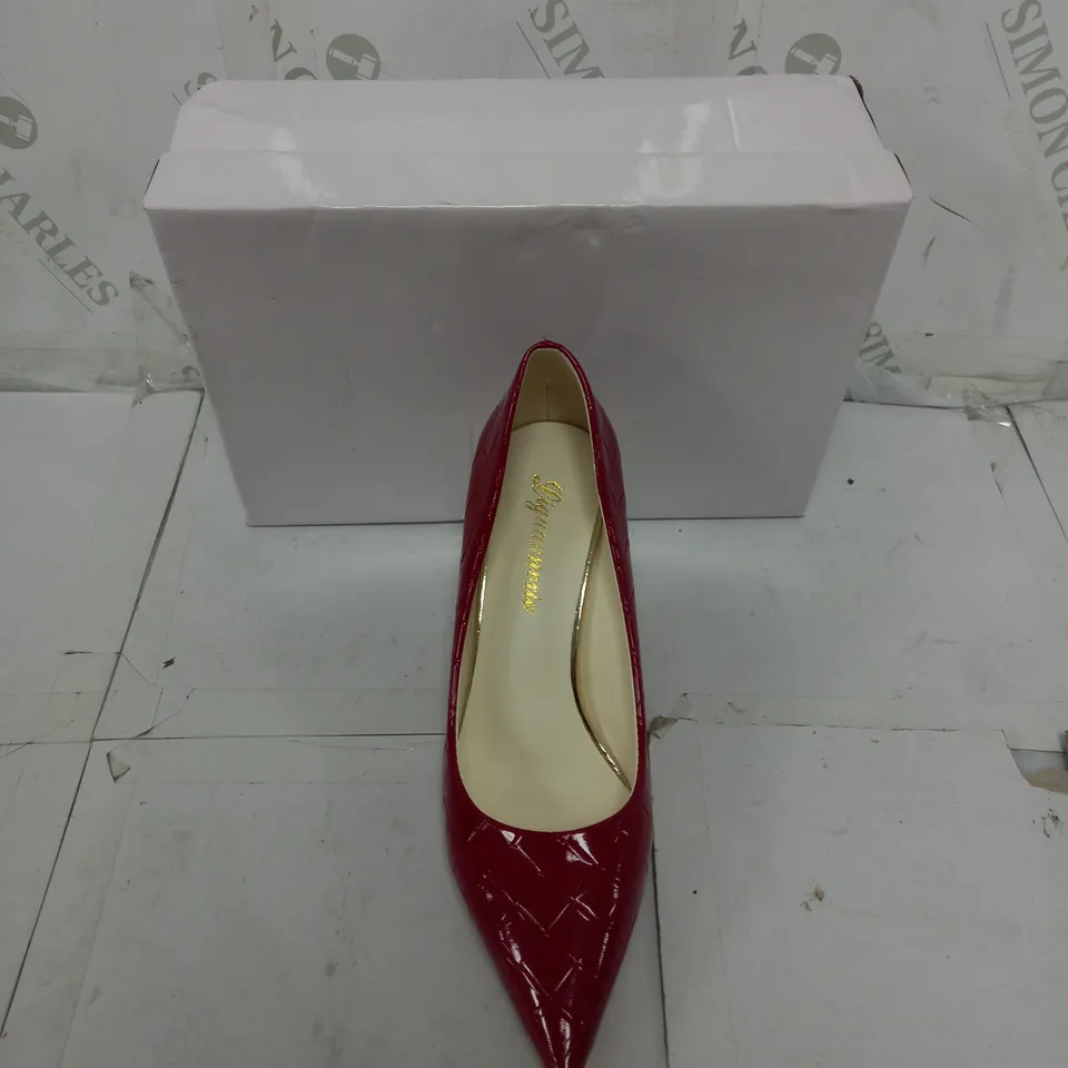 BOXED PAIR OF LIGUANNIXIE RUBY RED POINTED HEELS SIZE 39