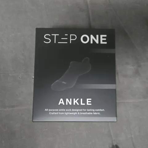 STEP ONE ANKLE SOCKS IN BLACK SIZE LARGE