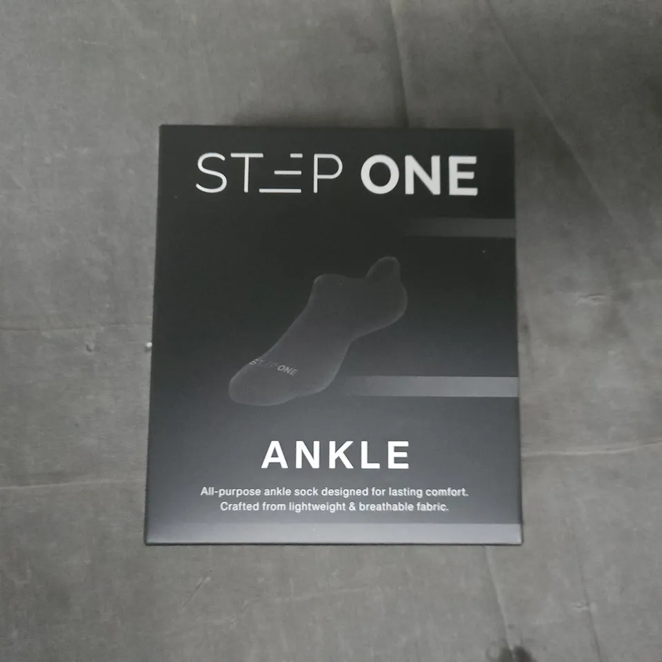 STEP ONE ANKLE SOCKS IN BLACK SIZE LARGE