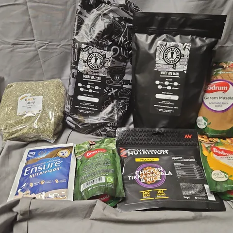 APPROXIMATELY 12 ASSORTED FOOD & DRINK ITEMS TO INCLUDE ADVENTURE NUTRITION PACKNGO, TYNEMOUTH COFFEE WHEY AYE MAN, BODRUM CURRY LEAVES, ETC - COLLECTION ONLY