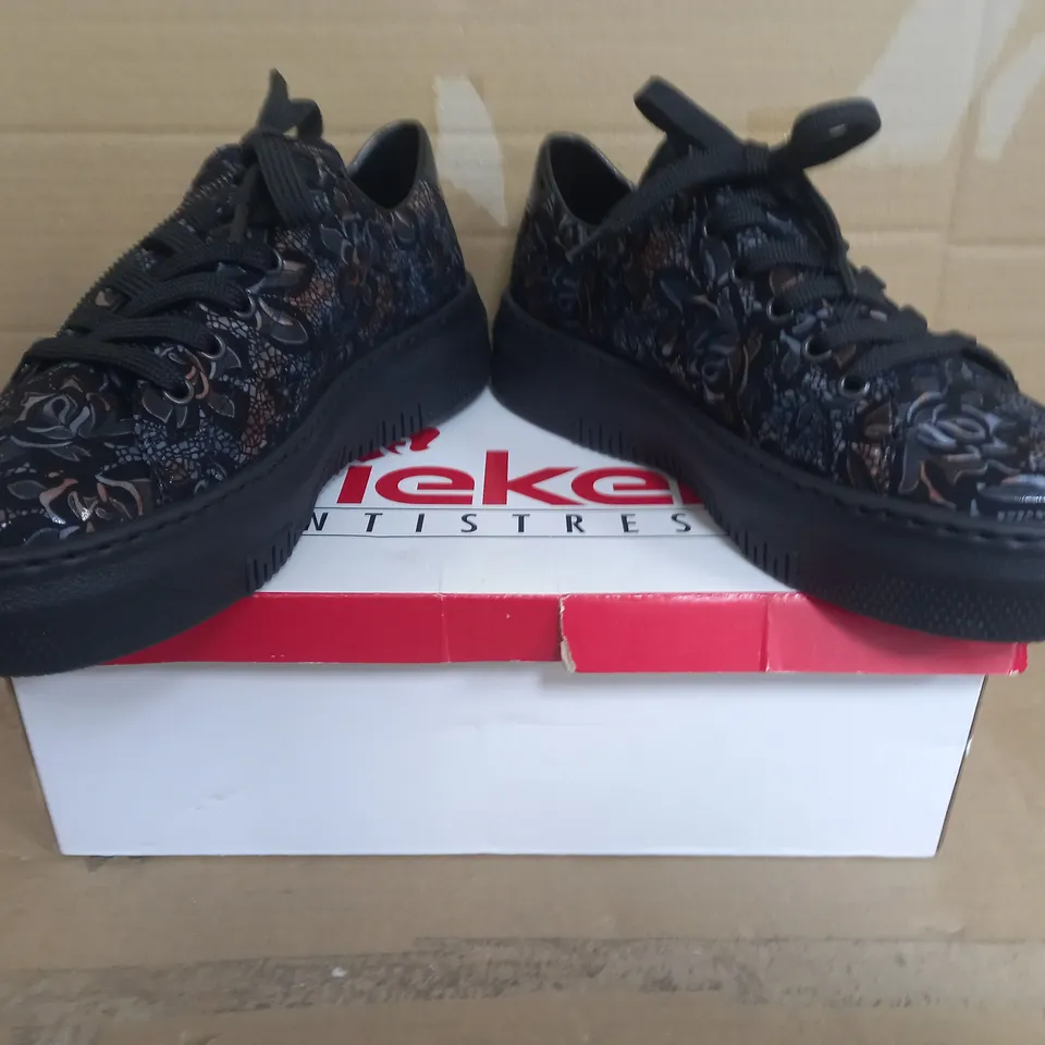 BOXED RIEKER TRAINERS IN BLACK SIZE 7.5