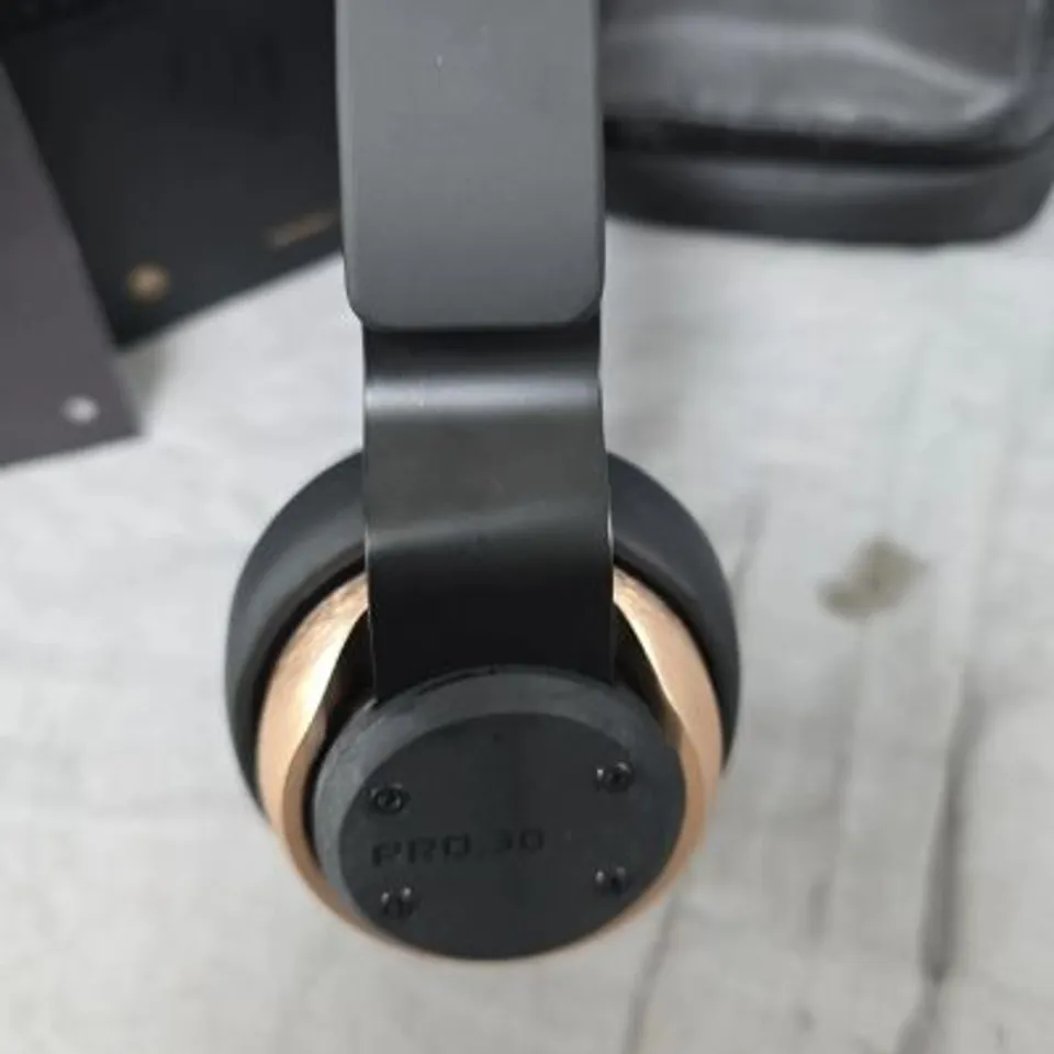 BRAND NEW BOXED MUNITIO PRO30 BRUSHED GOLD WIRELESS HEADPHONES 2AQPX-PRO30