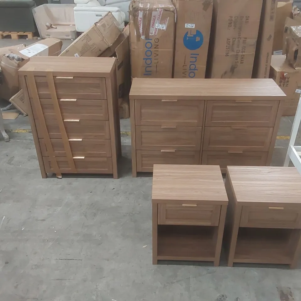 DESIGNER 4 PIECE BEDROOM SET WITH DRESSER & NIGHTSTAND COLOUR: NATURAL OAK