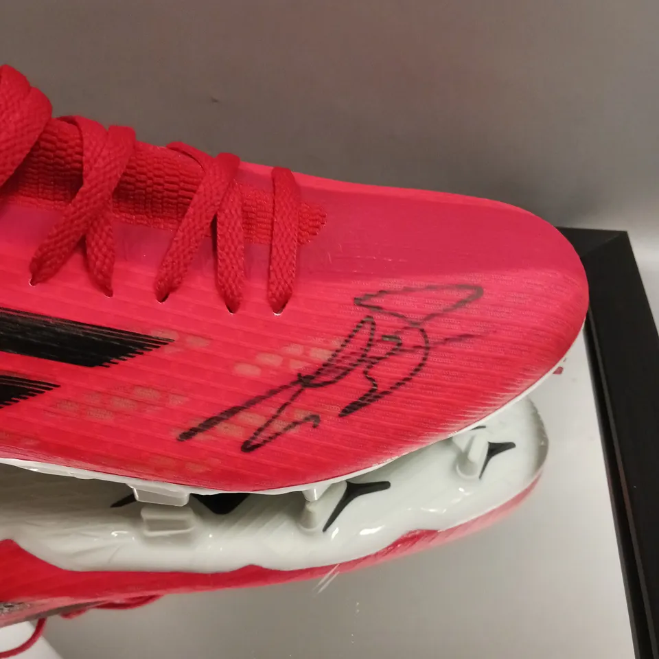 GARETH BALE A1 SPORTING MEMORABILIA AUTHENTIC SIGNED ADIDIAS BOOT IN ACRYLIC DISPLAY CASE 