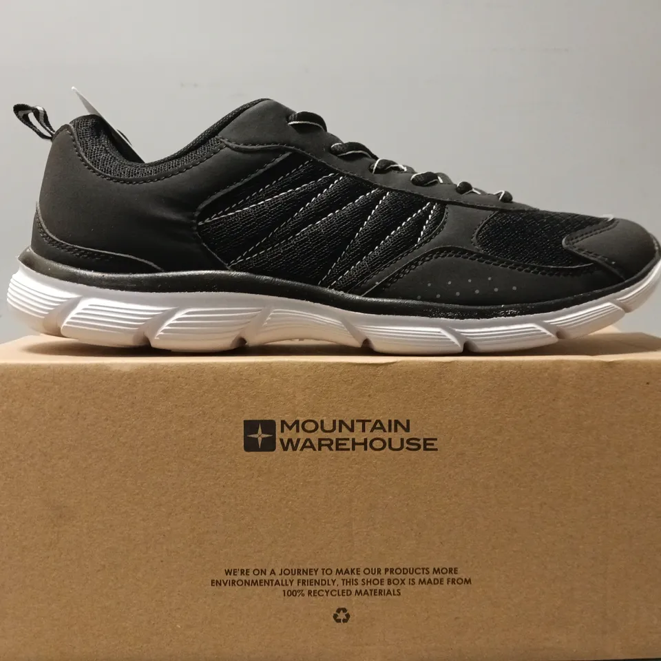 BOXED PAIR OF MOUNTAIN WAREHOUSE CRUISE MEN'S RUNNING SHOES IN BLACK UK SIZE 8