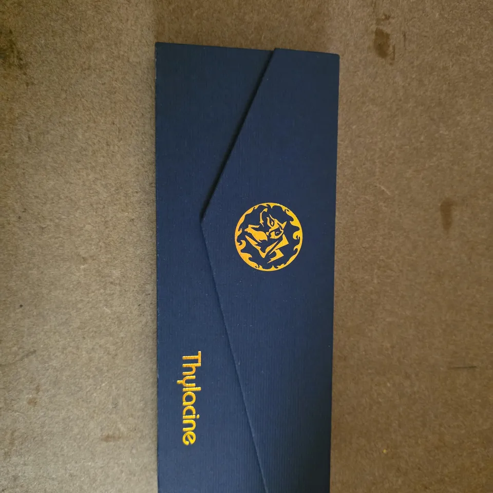 MANICURE SET IN NAVY PRESENTATION BOX