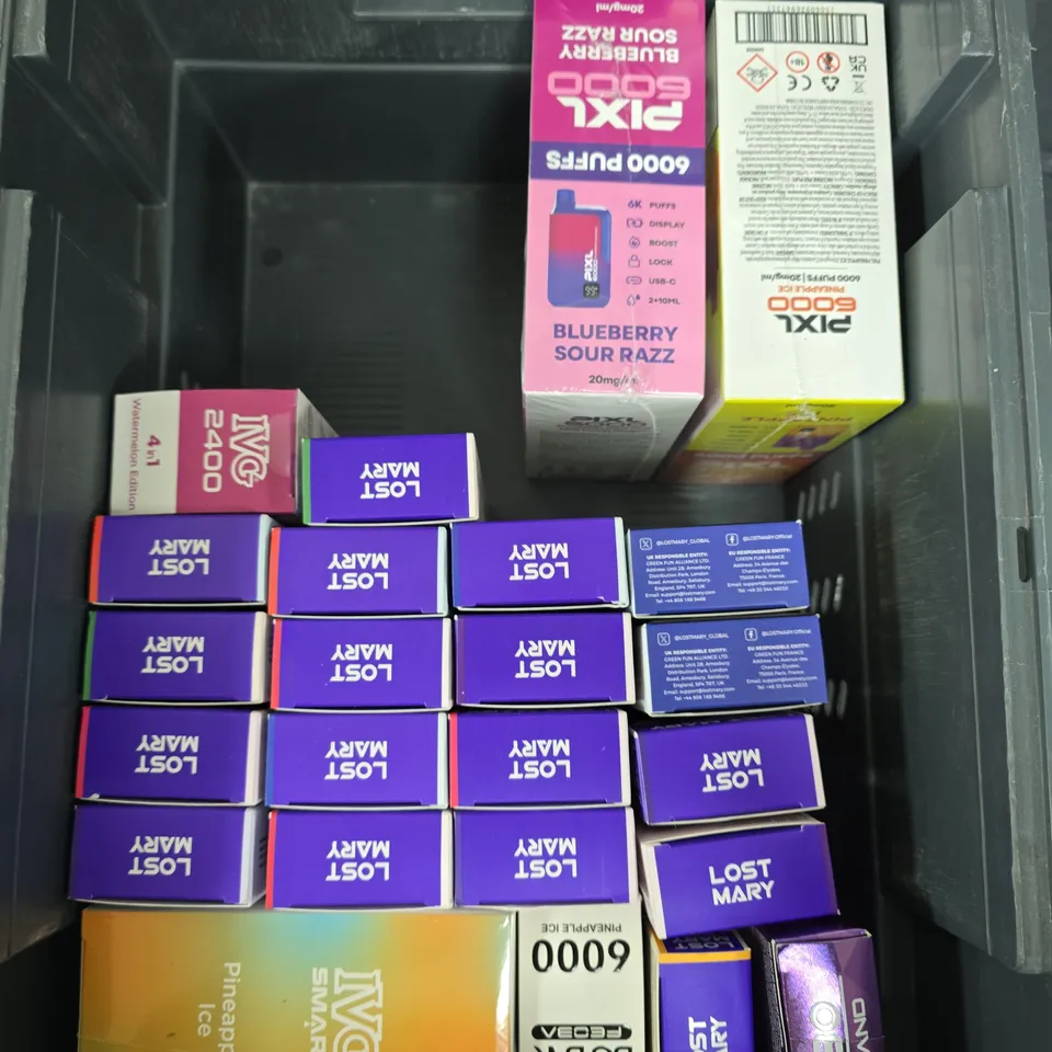 APPROXIMATELY 20 ASSORTED E-CIGARETTE & VAPING ITEMS IN VARIOUS BRANDS TO INCLUDE PIXL, IVG, LOST MARY ETC 