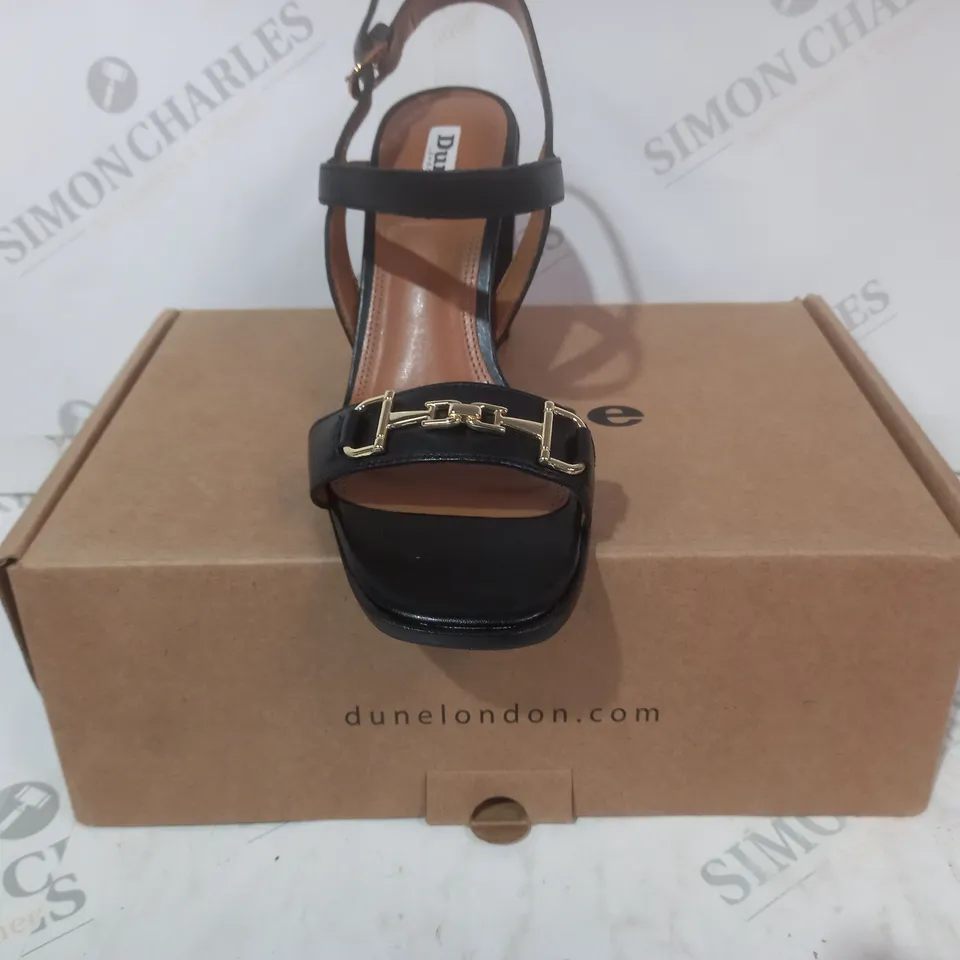 BOXED PAIR OF DUNE LONDON LEATHER SNAFFLE BLOCK HEEL SANDALS IN BLACK SIZE 7