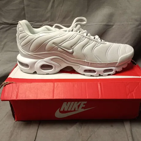 BOXED PAIR OF NIKE AIR MAX PLUS WHITE TRAINERS – UK 9 (US 10)