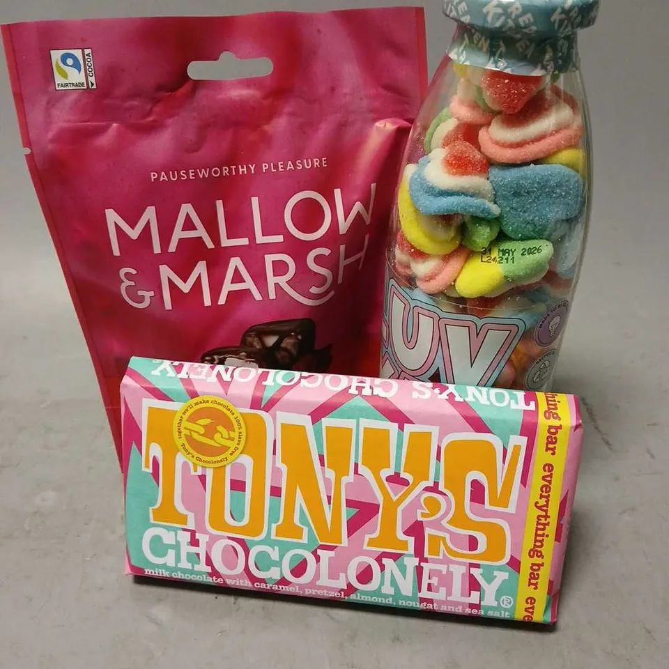 SWEETS GIFTSET TO INCLUDE TONY CHOCOLONEY, LUV YA HEART GUMMY SWEETS (320g), MALLOW & MARSH (100g)