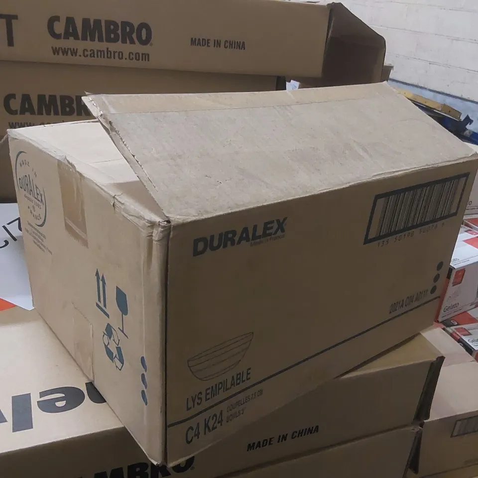 BOX CONTAINING APPROXIMATELY 80x BRAND NEW DURALEX C4 K24 DISHES 