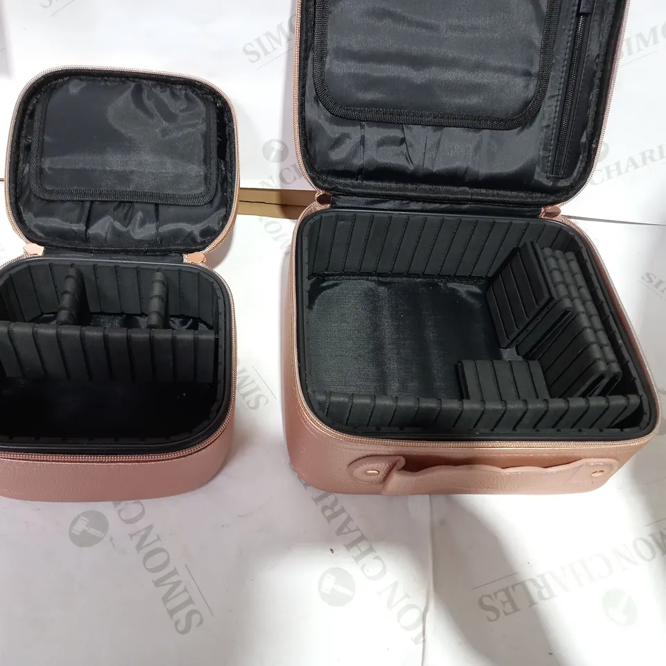 TILI METALLIC MAKE-UP ORGANISER HOME & AWAY VANITY CASE