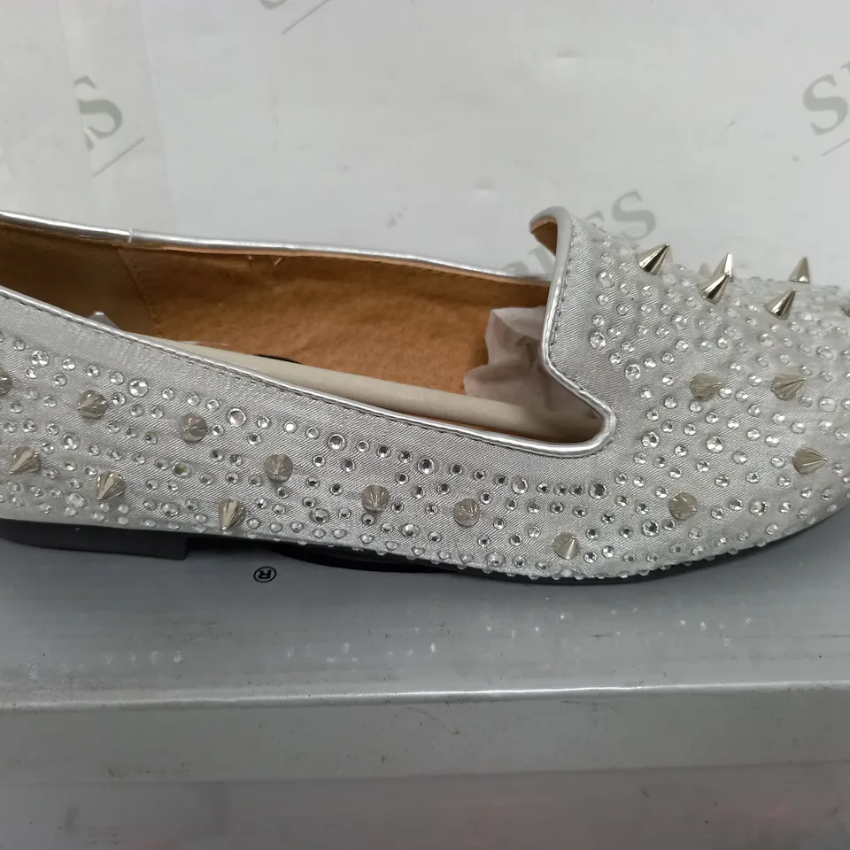 FLAT HEELED SILVER SPIKEY SHOE SIZE 6