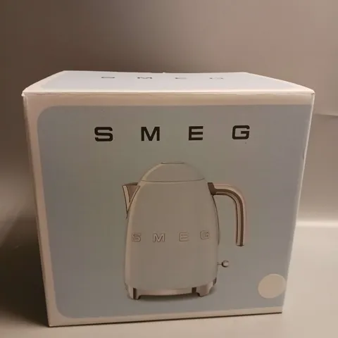 BOXED SMEG KETTLE - WHITE