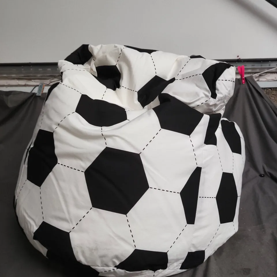 SOCCER BALL PATTERN BEAN BAG CHAIR