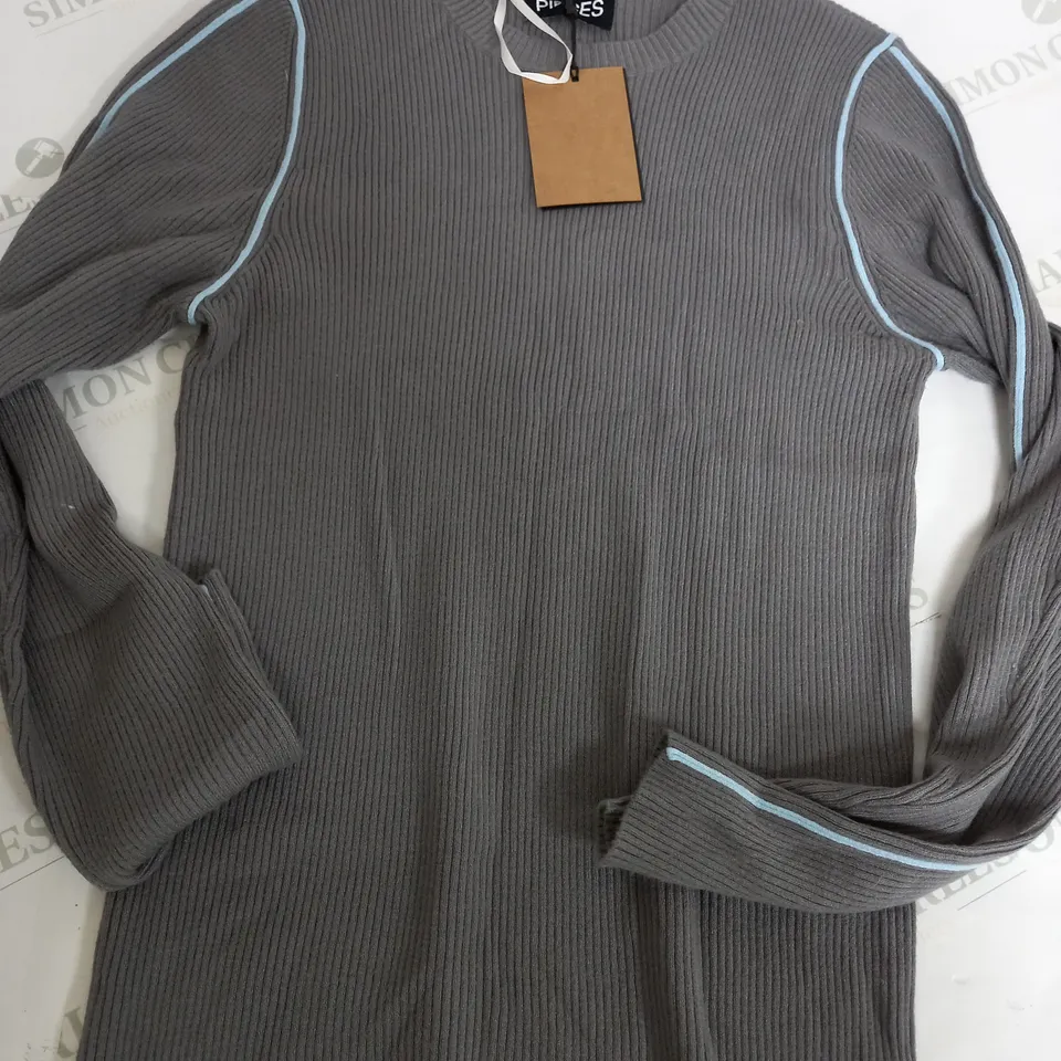 PIECES SLIMPIPING KNIT SWEATER IN GREY - 2XL
