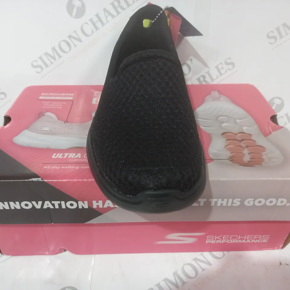 BOXED PAIR OF SKECHERS GO WALK 6 SLIP-ON SHOES IN BLACK UK SIZE 3