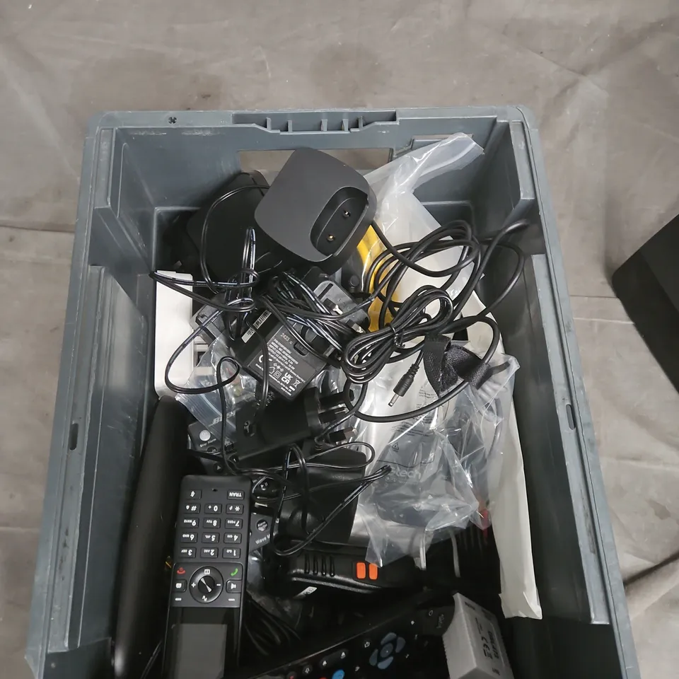 APPROXIMATELY 15 ASSORTED HOUSEHOLD ITEMS TO INCLUDE, SKY REMOTE CONTROL, ESYNIC WALKIE TALKIE, VARIOUS CABLE , ETC