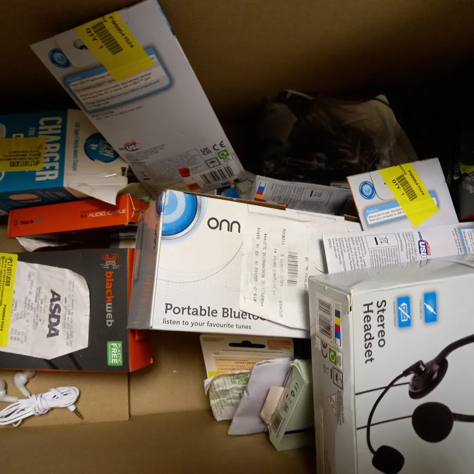 BOX OF APPROXIMATELY 20 ASSORTED HOUSEHOLD ITEMS TO INCLUDE MIXX LIGHTNING TO USB CABLE, MIXX 0X2 WIRELESS HEADPHONES, BLACKWEB BLUETOOTH WIRELESS HEADPHONES, ETC