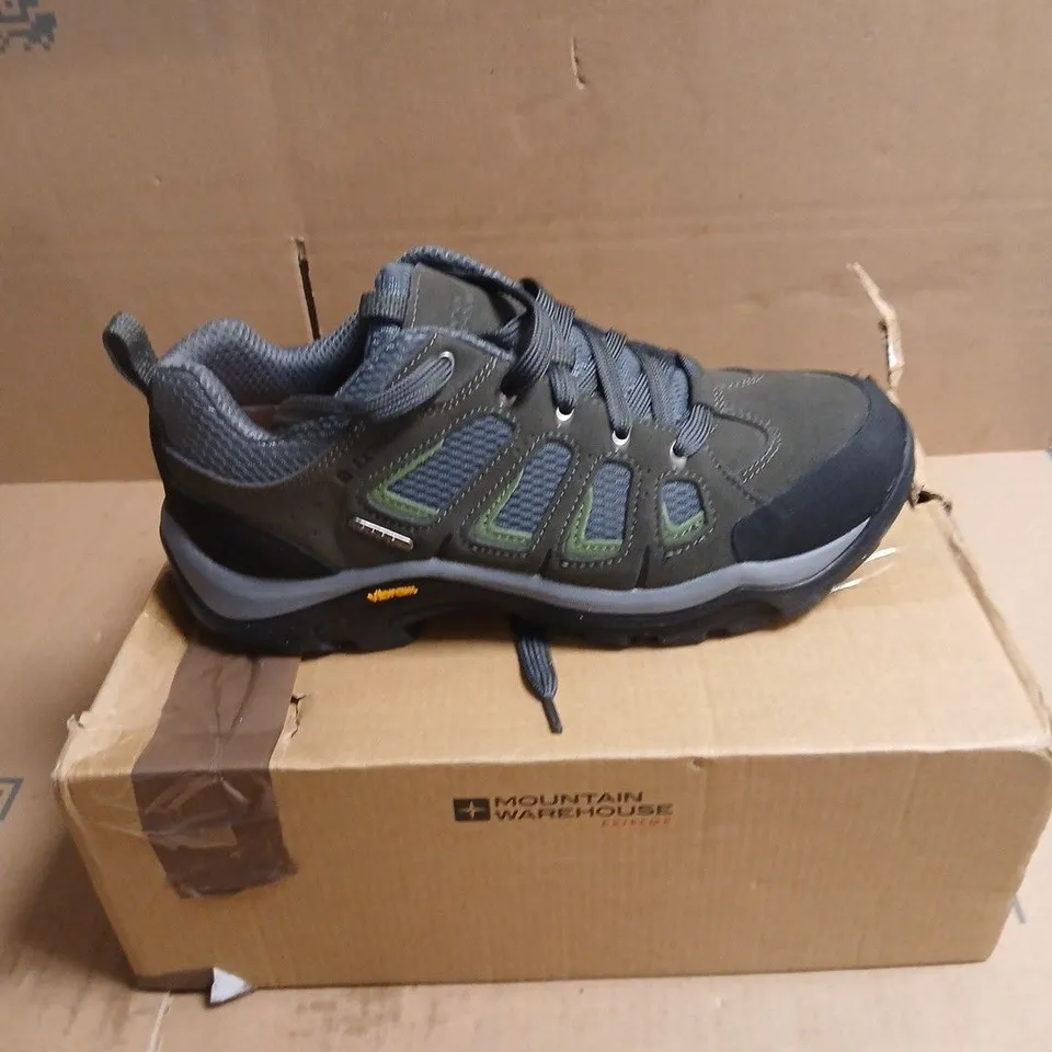 MOUNTAIN WAREHOUSE XS TREK BOOTS BOXED UK SIZE 8