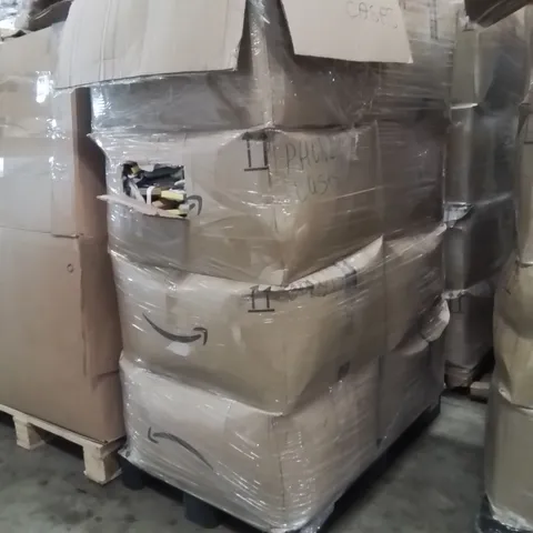 PALLET CONTAINING A LARGE QUANTITY OF ASSORTED PHONE CASES 