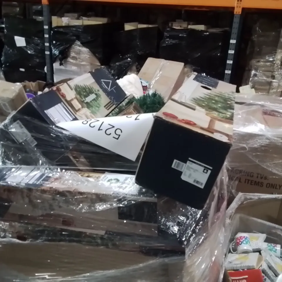 PALLET CONTAINING LARGE QUANTITY OF CHRISTMAS TREES AND FESTIVE ITEMS
