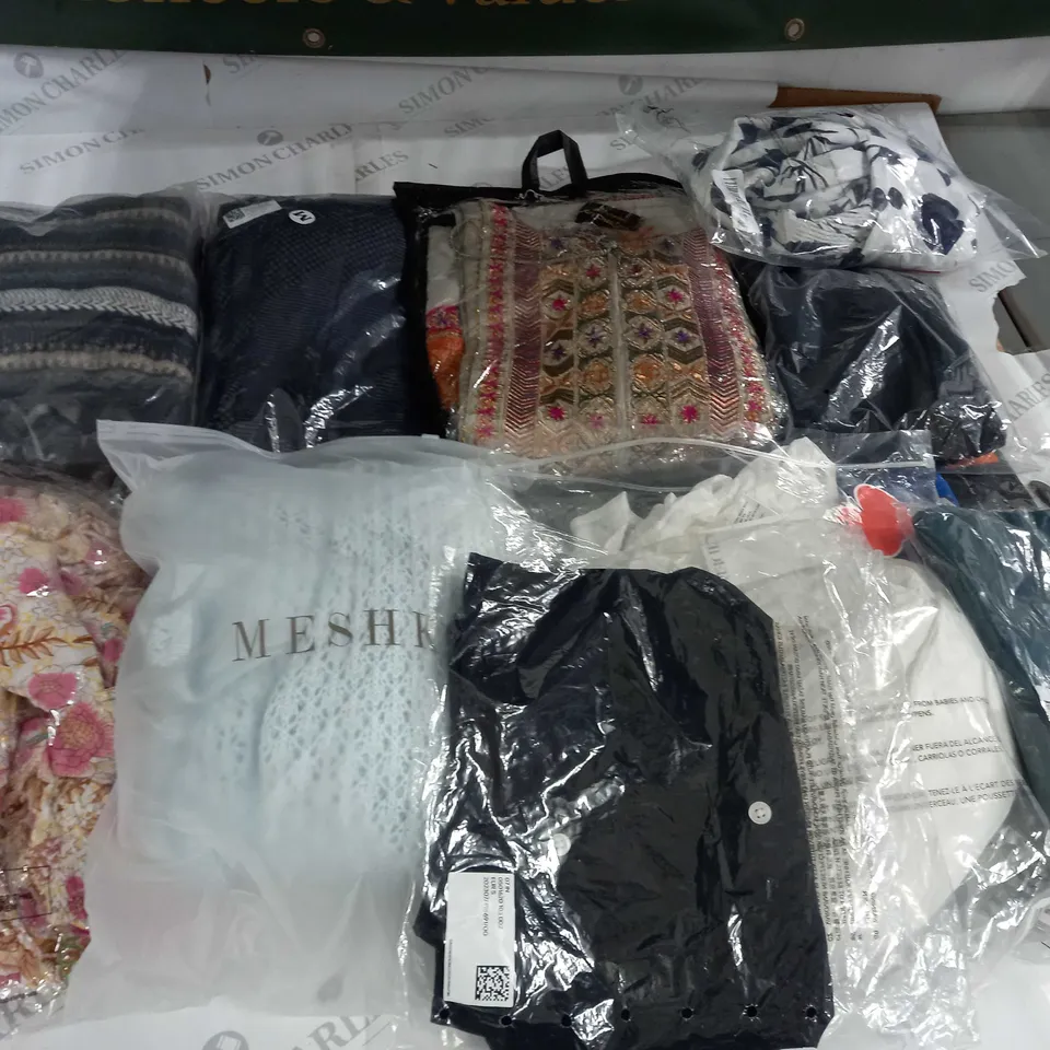 LOT OF 10 ASSORTED BAGGED CLOTHING ITEMS 