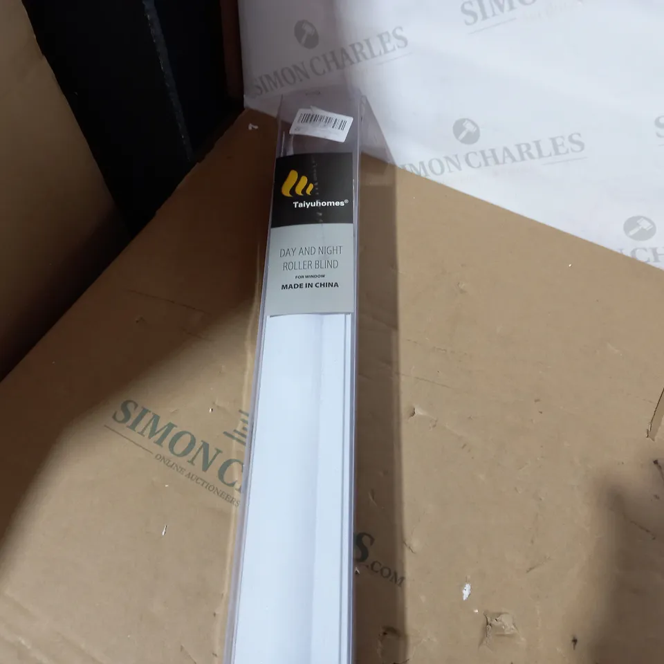 TAIYUHOMES DAY AND NIGHT ROLLER BLIND APPROX 110X150 (COLLECTION ONLY)