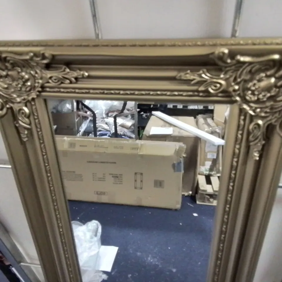 BOXED DRESS MIRROR IN GOLD - 1 BOX