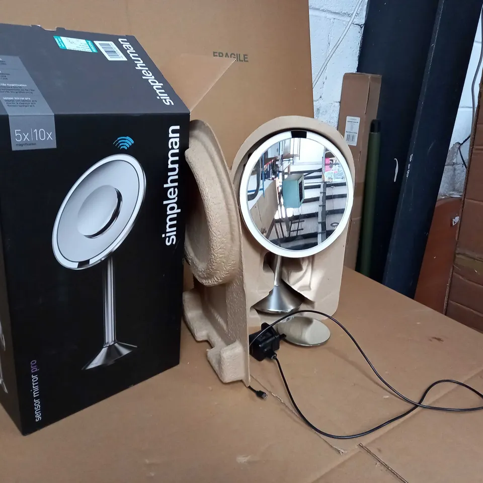BOXED SIMPLEHUMAN SENSOR MIRROR PRO